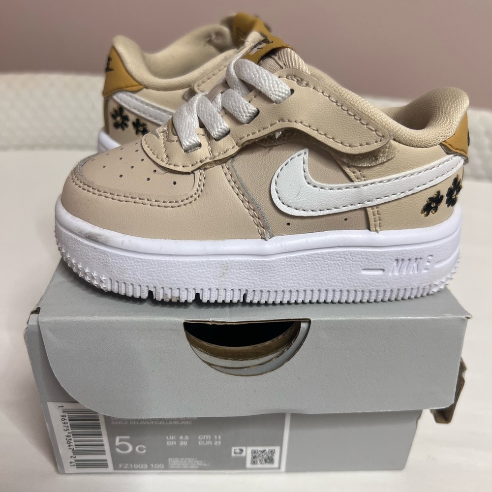 Nike toddler Tan Sneakers